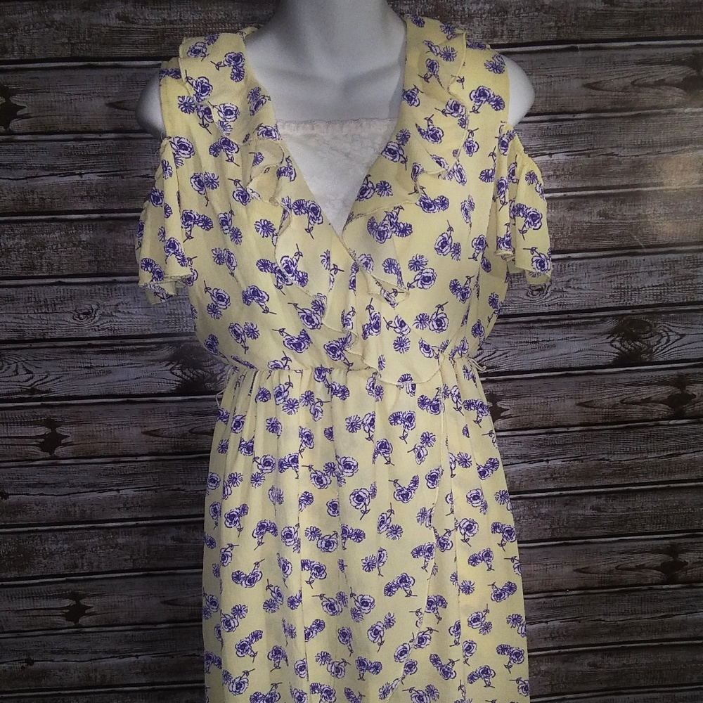 NWOT BEAUTEES BRAND YELLOW FLORAL ROMPER